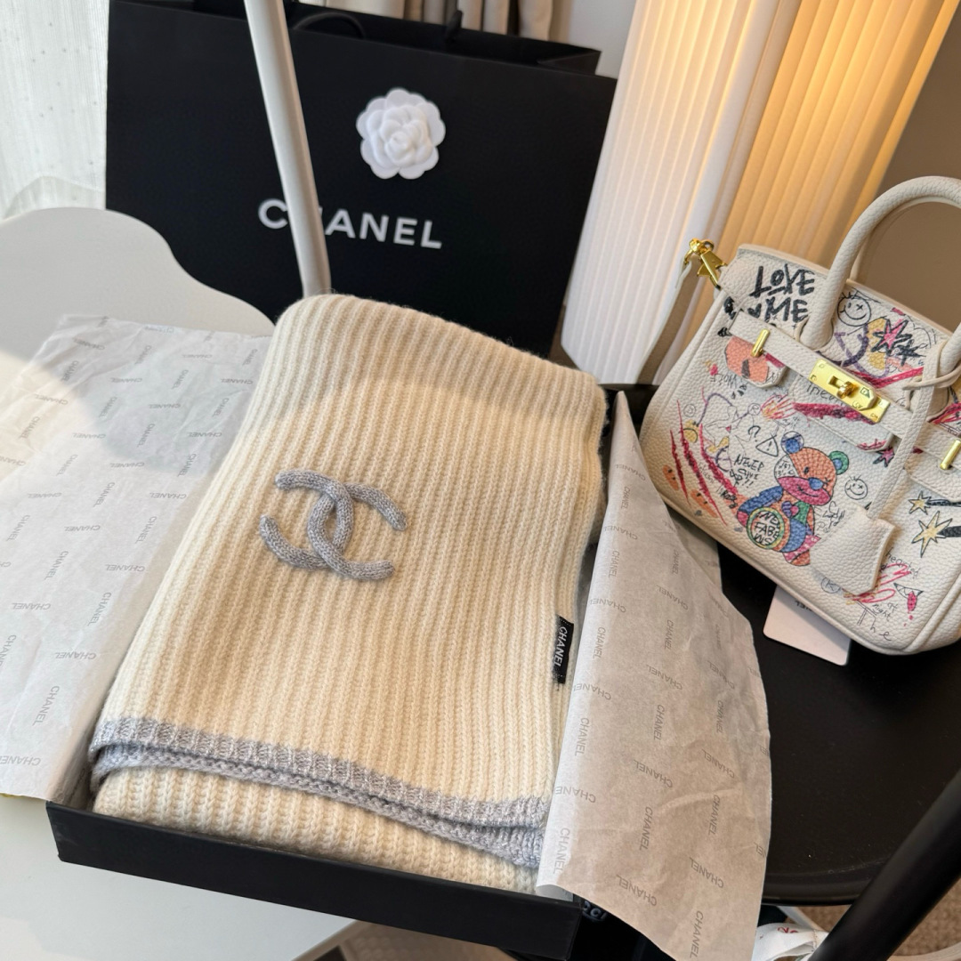 👑👑Chanel25秋冬新款刺绣针织围巾羊绒针织长巾‼️美翻了[流泪]御用殿堂级极品‼️新款在售 进口纯