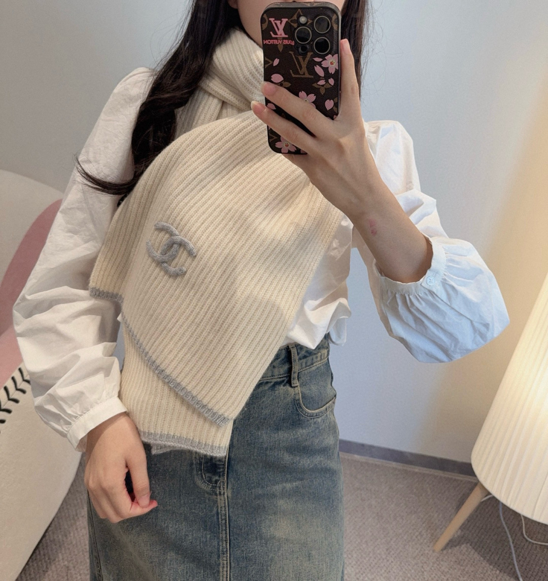👑👑Chanel25秋冬新款刺绣针织围巾羊绒针织长巾‼️美翻了[流泪]御用殿堂级极品‼️新款在售 进口纯