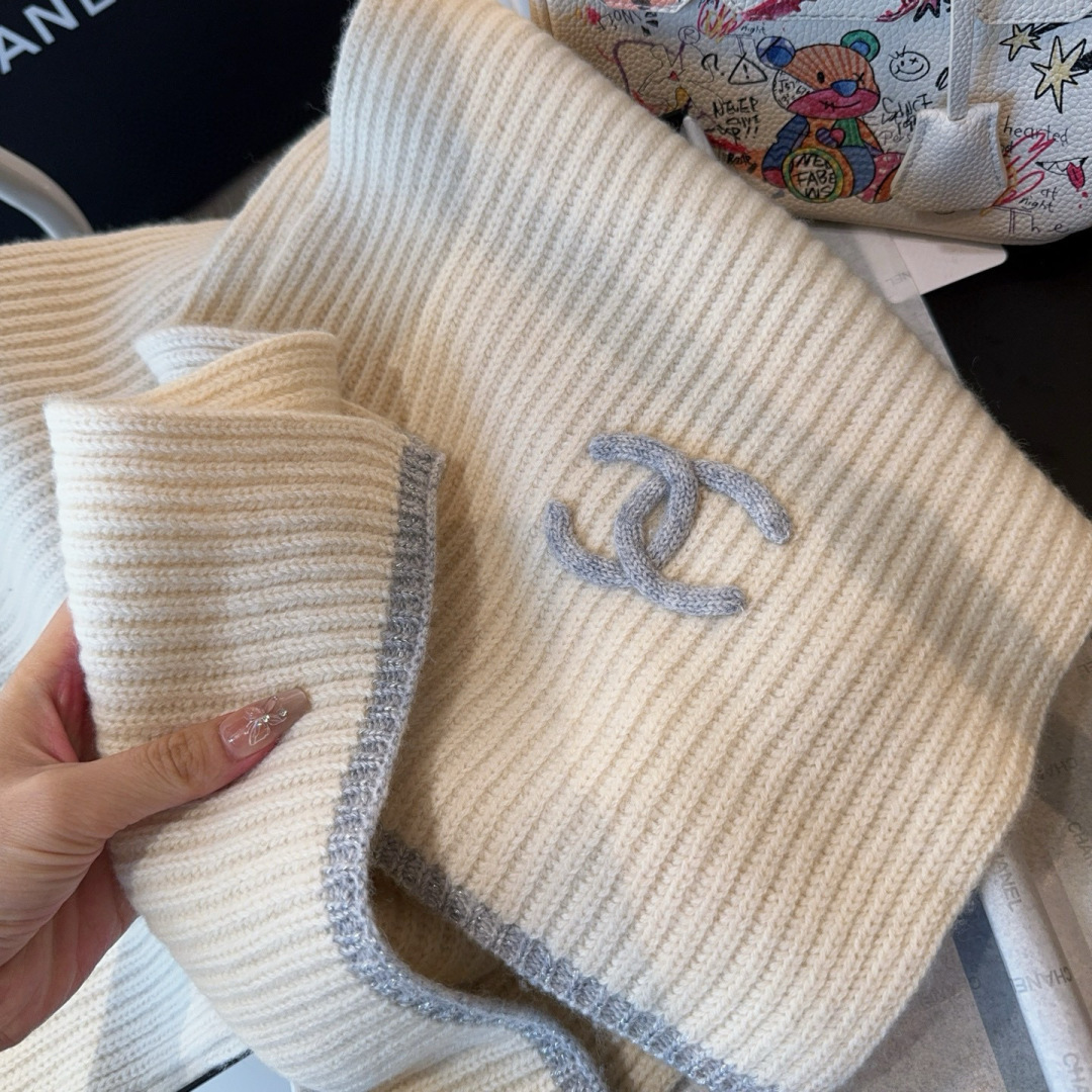 👑👑Chanel25秋冬新款刺绣针织围巾羊绒针织长巾‼️美翻了[流泪]御用殿堂级极品‼️新款在售 进口纯