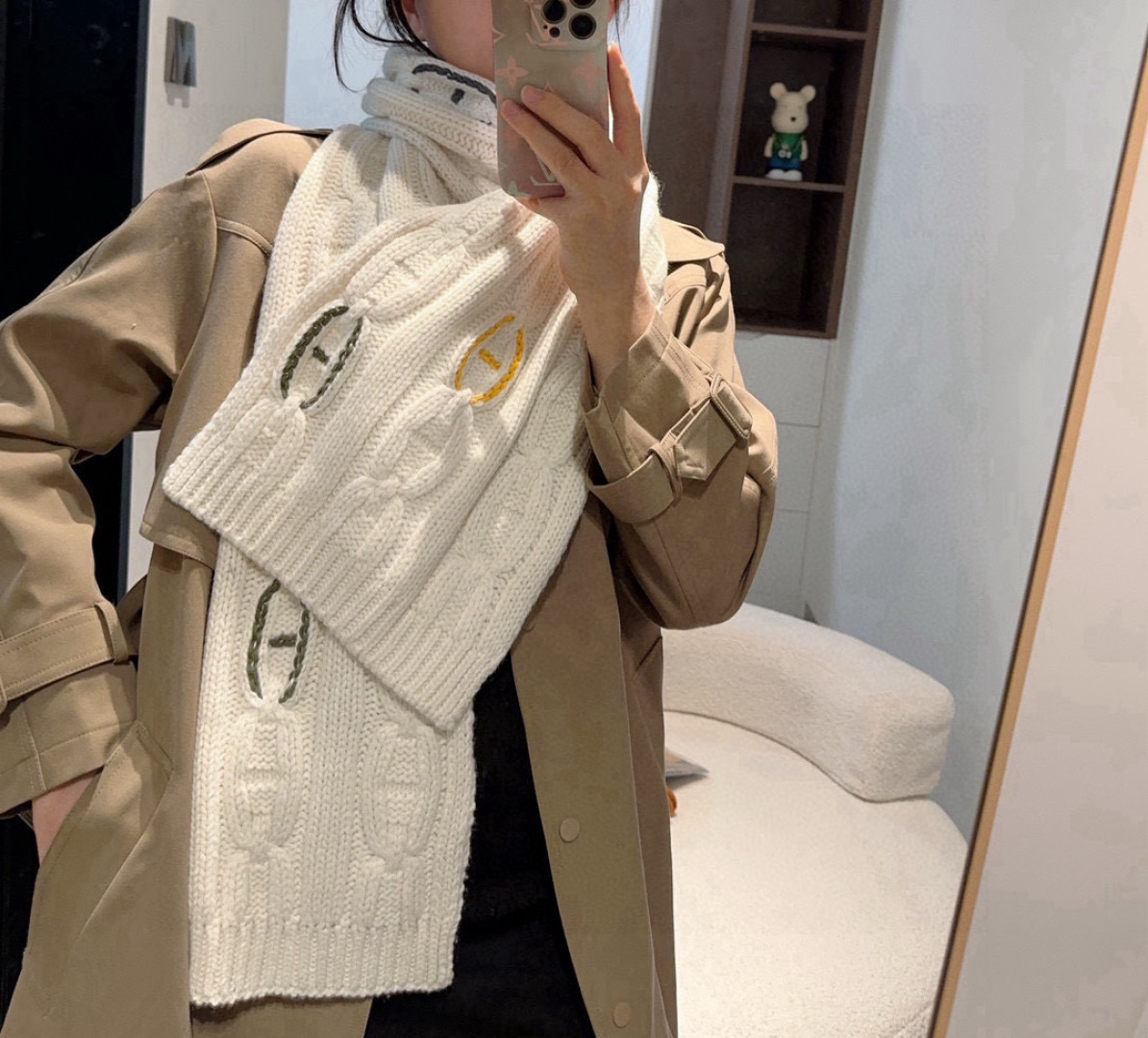 H家经典猪鼻子麻花围巾:经典款，可以搭配很多年，毫不夸张!叠搭裹头外披实用的时髦造型都可以驾驭!面料采用