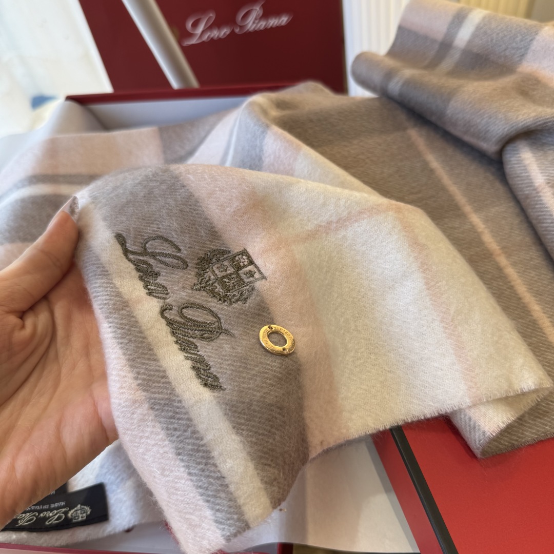 🆕Loro Piana · 诺悠翩雅【贸易公司尾单，极品山羊绒围巾披肩】送人自留都太高大上了😍重磅上新，