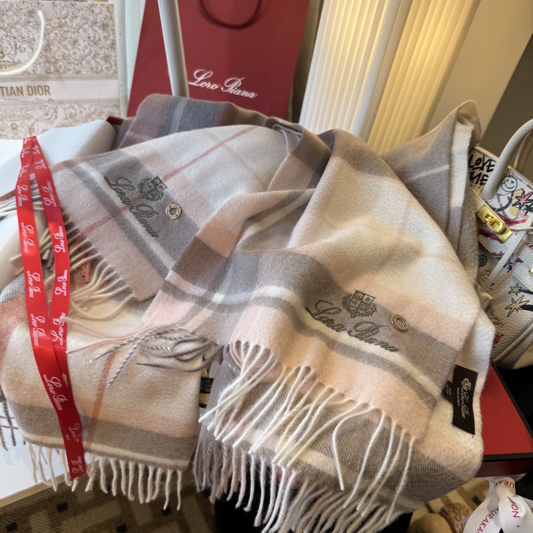 🆕Loro Piana · 诺悠翩雅【贸易公司尾单，极品山羊绒围巾披肩】送人自留都太高大上了😍重磅上新，