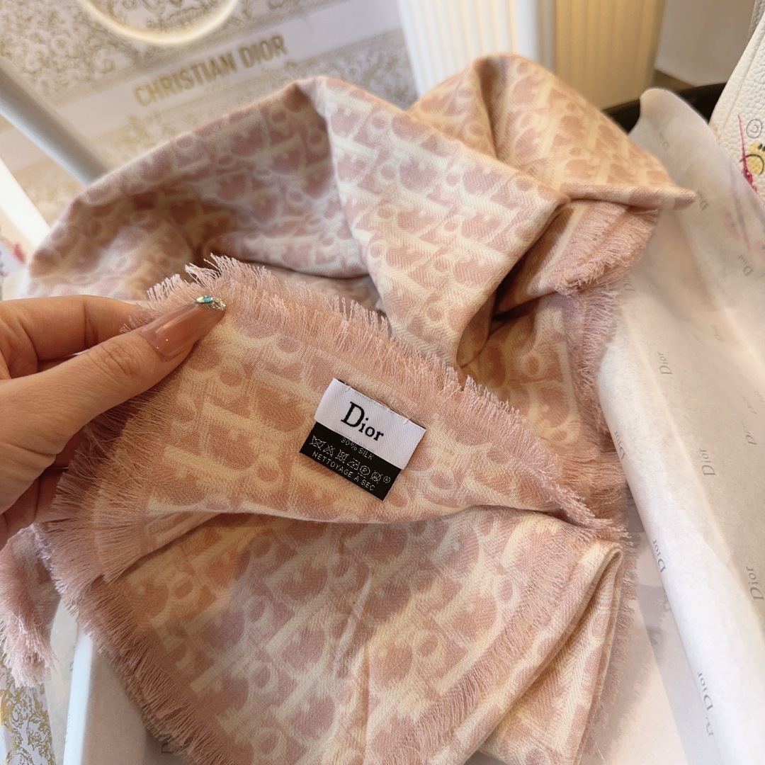 🐴 新款现货💖💖140丝绒方巾双面同色(专柜同步Dior 迪奥)‼️抢‼️VIP推荐 ‼️下手一定要快【