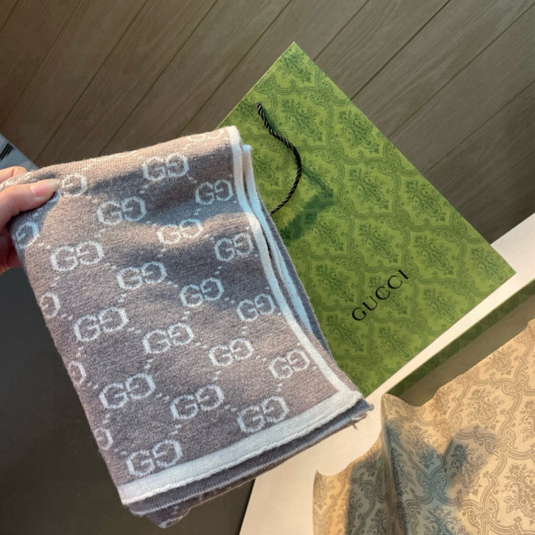 Gucci · 古奇经典羊绒围巾❗双面提花❗️来个硬货.麻溜的安排上.纯正出口❗原订单已经交货一批，其中