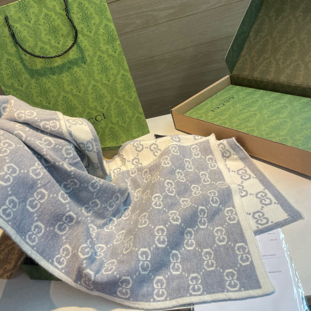 Gucci · 古奇经典羊绒围巾❗双面提花❗️来个硬货.麻溜的安排上.纯正出口❗原订单已经交货一批，其中