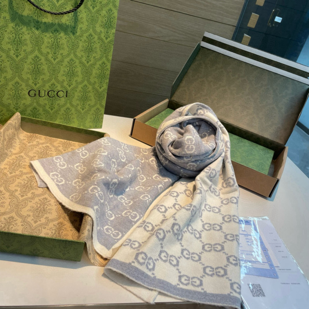 Gucci · 古奇经典羊绒围巾❗双面提花❗️来个硬货.麻溜的安排上.纯正出口❗原订单已经交货一批，其中