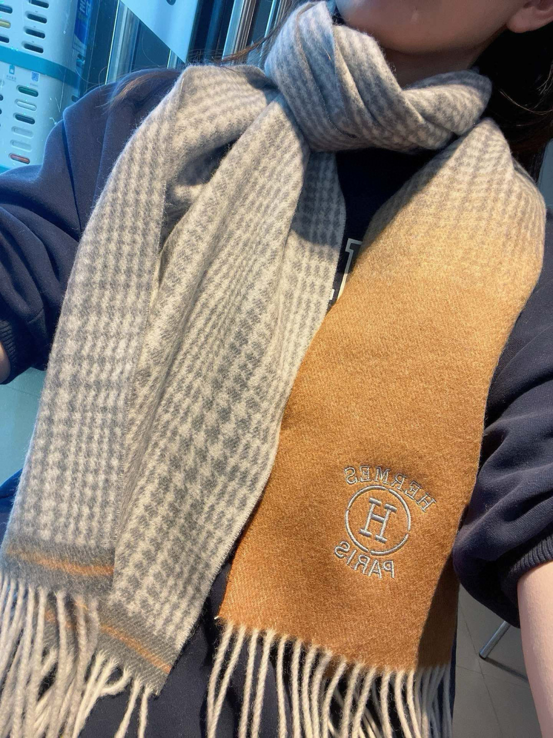 🆕重磅推荐❗️Hermes · 爱马仕秋冬新品 · 渐变拼色羊绒围巾❗️臻选上乘的山羊绒纤维，耗时耗力，