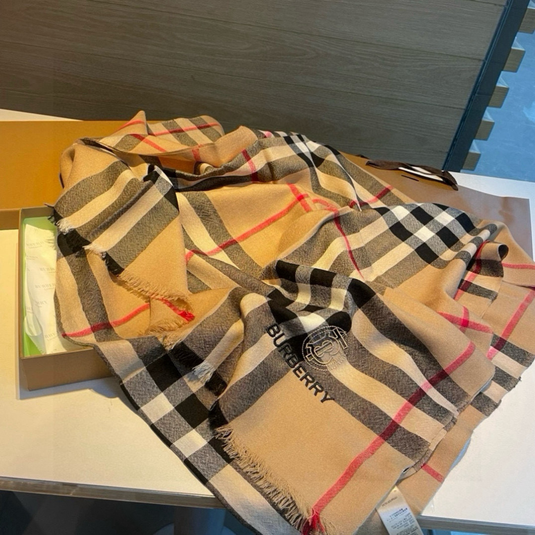 羊绒长巾⚜️bur殿堂级御用推荐❗️出口英国的订单！最新经典混纺系列。来的太是时候了❗️非常适合春秋及空