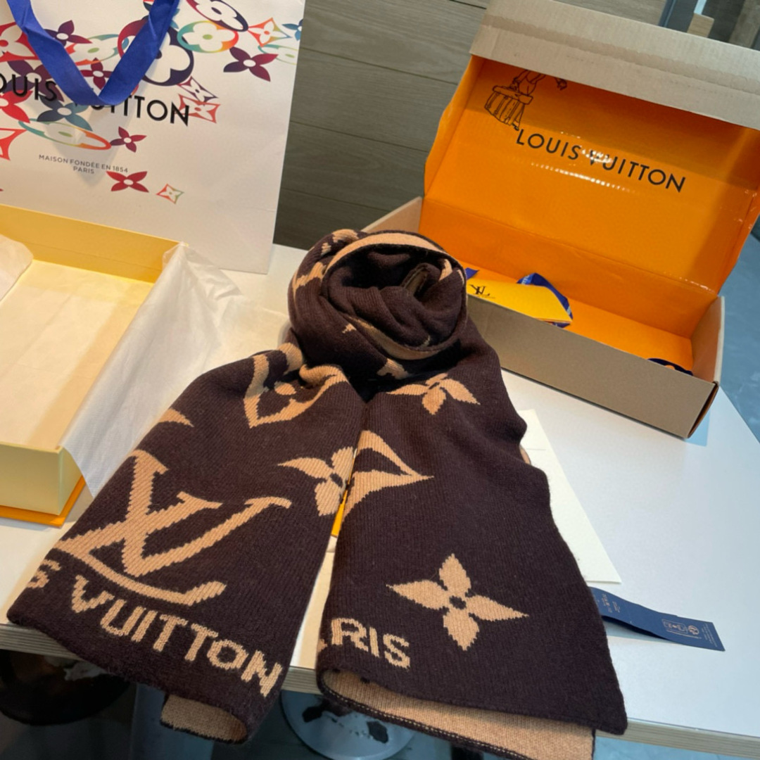 爆款上新 情侣款👍👍LV 独家牛货🐂 奢华尽在尺寸之间，高端品质‼️具有超高羊绒品质才会被此品牌青睐‼️