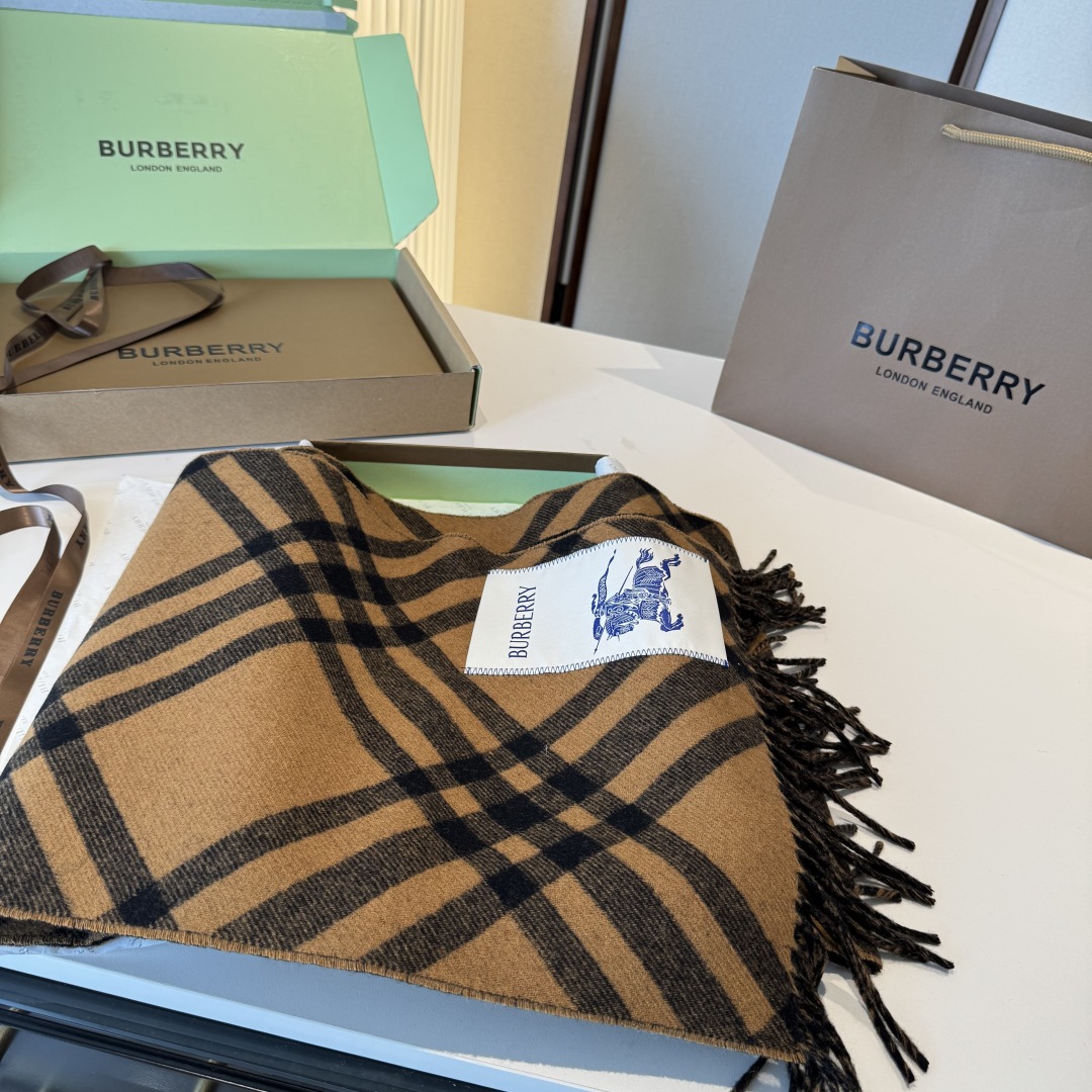 高品质 怒推走量新款🎊巴宝莉官网最新款💥 100%顶级双面山羊绒材质🔥非常保暖👑 柔软亲肤，不扎脖😍经典