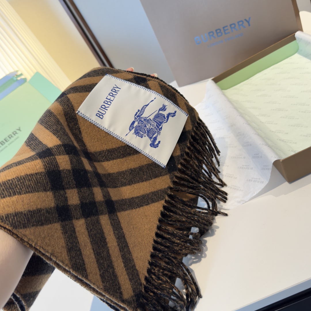 高品质 怒推走量新款🎊巴宝莉官网最新款💥 100%顶级双面山羊绒材质🔥非常保暖👑 柔软亲肤，不扎脖😍经典