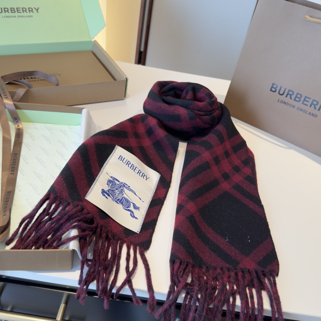 高品质 怒推走量新款🎊巴宝莉官网最新款💥 100%顶级双面山羊绒材质🔥非常保暖👑 柔软亲肤，不扎脖😍经典