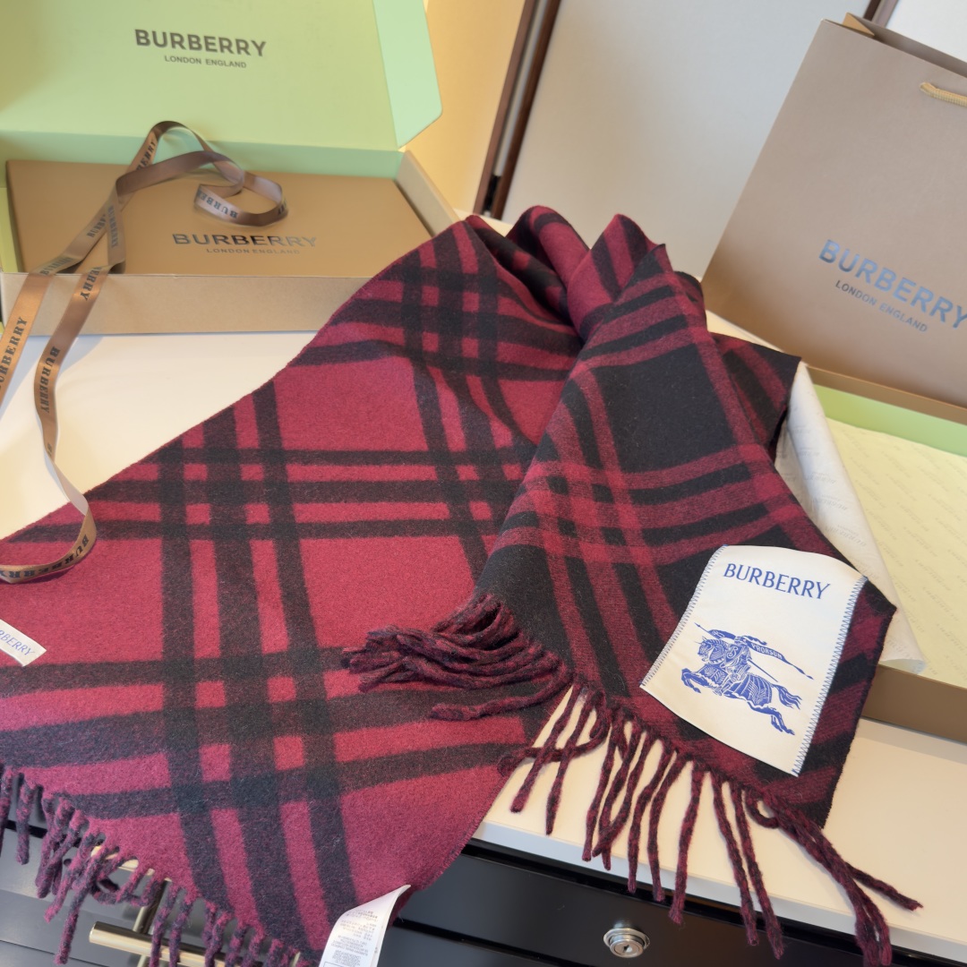 高品质 怒推走量新款🎊巴宝莉官网最新款💥 100%顶级双面山羊绒材质🔥非常保暖👑 柔软亲肤，不扎脖😍经典