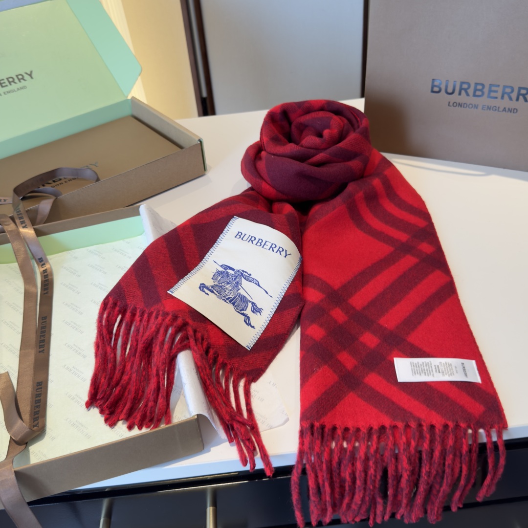 高品质 怒推走量新款🎊巴宝莉官网最新款💥 100%顶级双面山羊绒材质🔥非常保暖👑 柔软亲肤，不扎脖😍经典