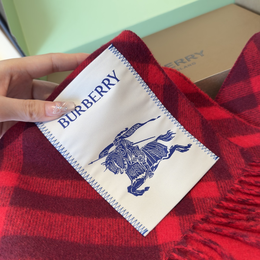 高品质 怒推走量新款🎊巴宝莉官网最新款💥 100%顶级双面山羊绒材质🔥非常保暖👑 柔软亲肤，不扎脖😍经典