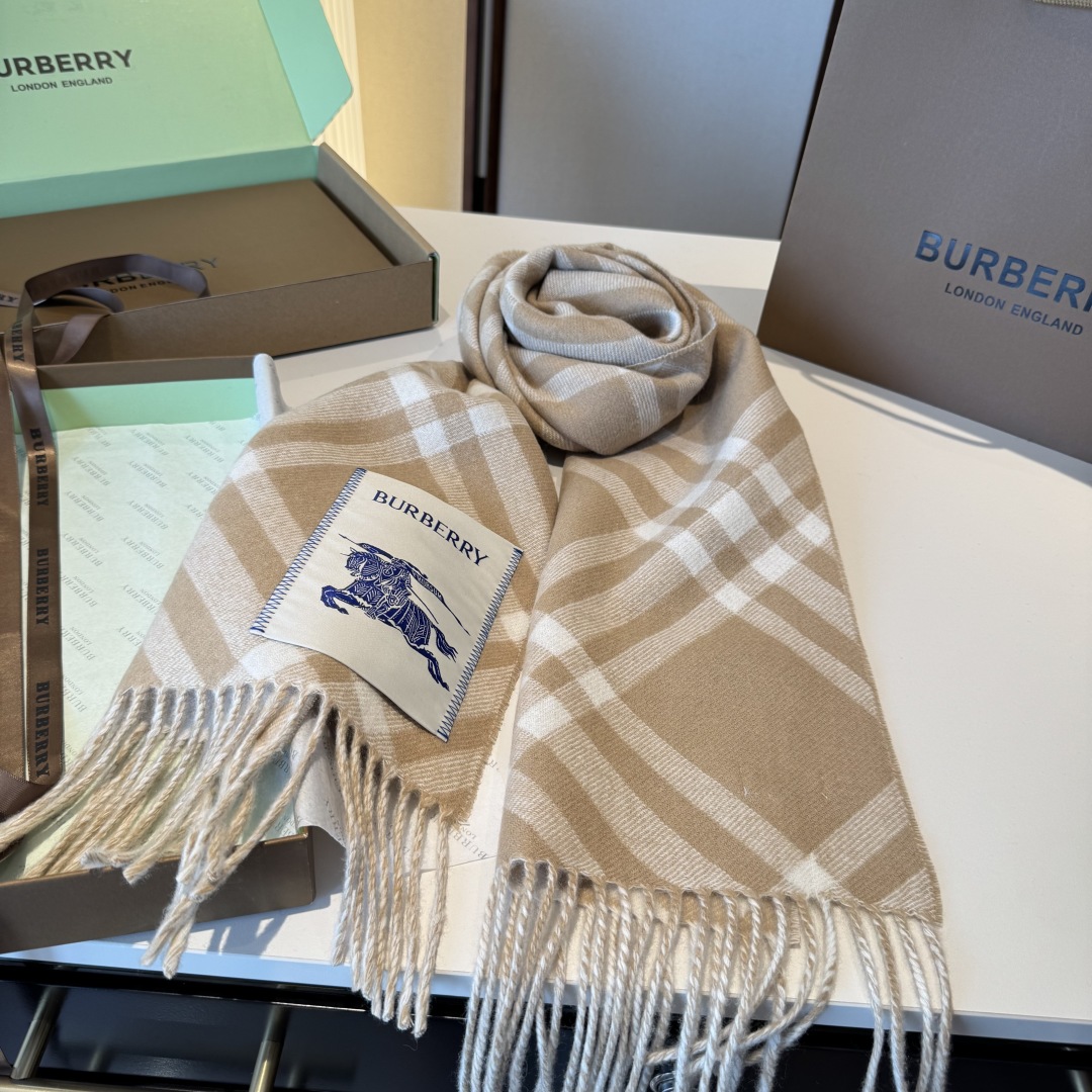 高品质 怒推走量新款🎊巴宝莉官网最新款💥 100%顶级双面山羊绒材质🔥非常保暖👑 柔软亲肤，不扎脖😍经典