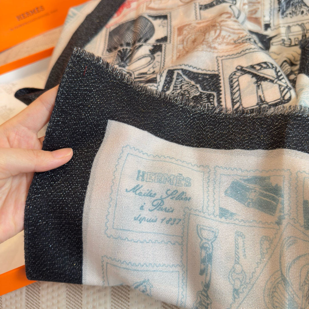 金丝线版 上新❤️超级有腔调！！！巨巨巨巨美的闪光女神】谁懂这种秋冬调性的美啊？！！！这款小香披肩也是我