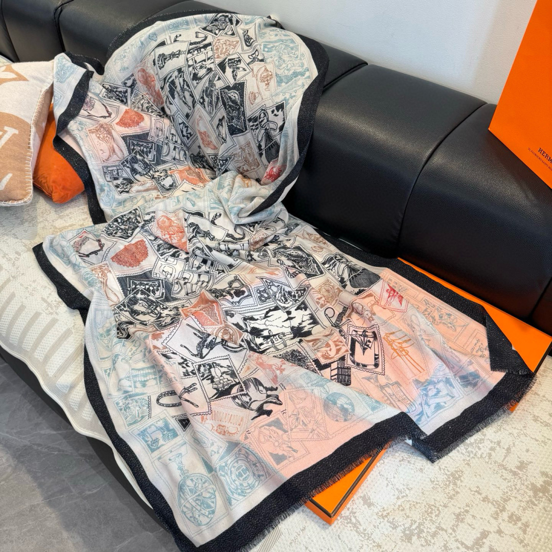 金丝线版 上新❤️超级有腔调！！！巨巨巨巨美的闪光女神】谁懂这种秋冬调性的美啊？！！！这款小香披肩也是我