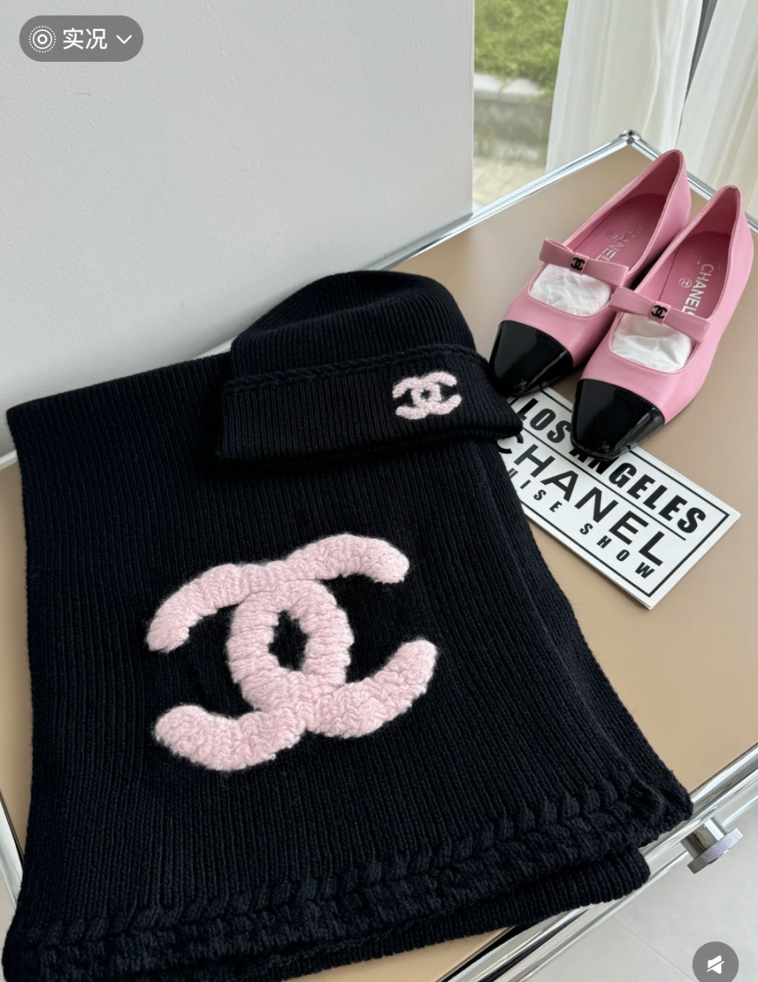 重磅推荐❗️CHA · 香奈儿秋冬新品 · 羊绒围巾❗️臻选上乘的山羊绒纤维，耗时耗力，再以清泉水浸泡涤