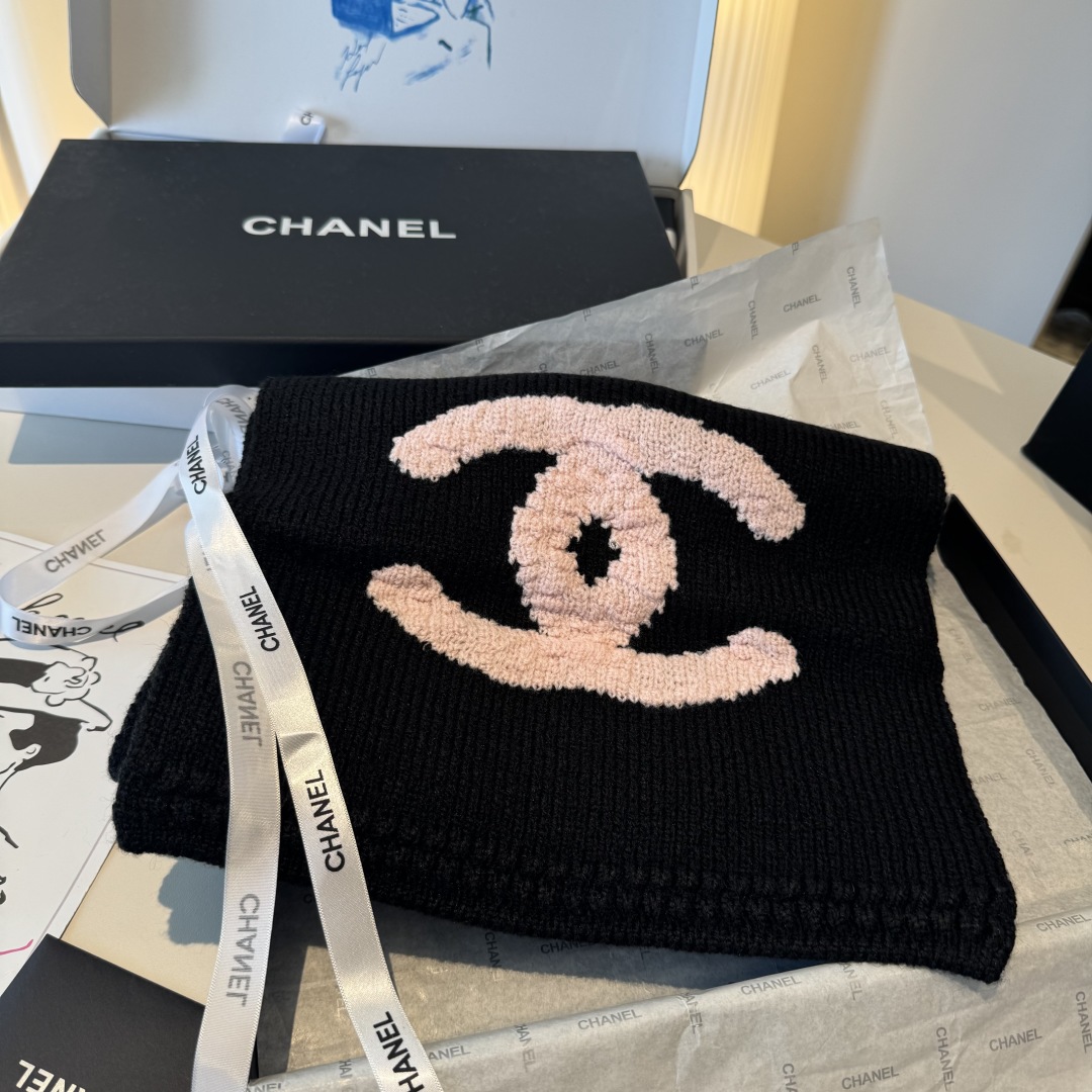 重磅推荐❗️CHA · 香奈儿秋冬新品 · 羊绒围巾❗️臻选上乘的山羊绒纤维，耗时耗力，再以清泉水浸泡涤