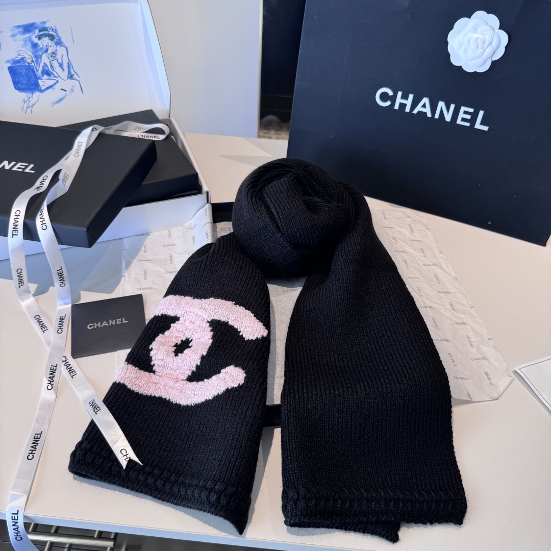 重磅推荐❗️CHA · 香奈儿秋冬新品 · 羊绒围巾❗️臻选上乘的山羊绒纤维，耗时耗力，再以清泉水浸泡涤