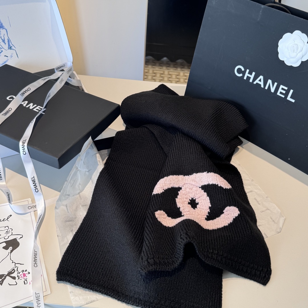重磅推荐❗️CHA · 香奈儿秋冬新品 · 羊绒围巾❗️臻选上乘的山羊绒纤维，耗时耗力，再以清泉水浸泡涤