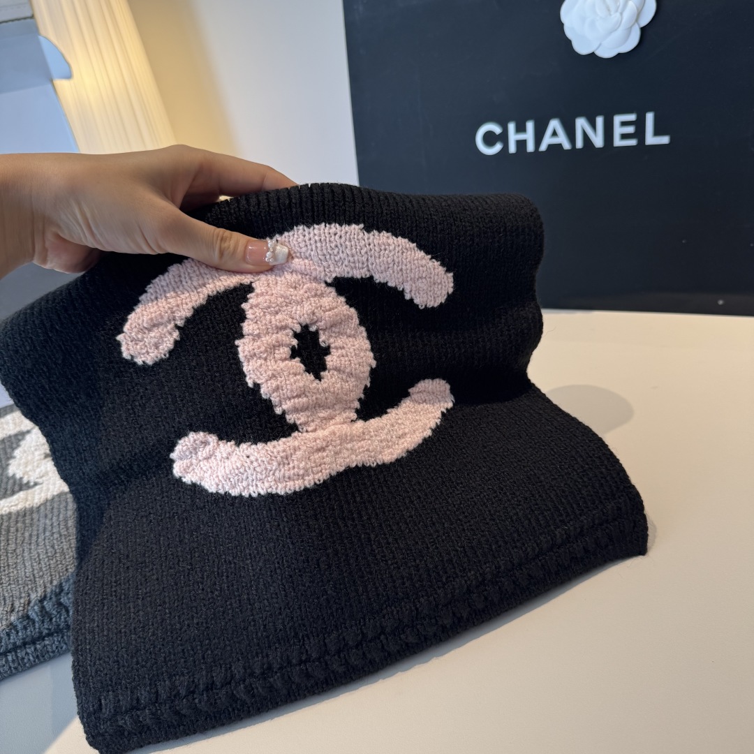 重磅推荐❗️CHA · 香奈儿秋冬新品 · 羊绒围巾❗️臻选上乘的山羊绒纤维，耗时耗力，再以清泉水浸泡涤