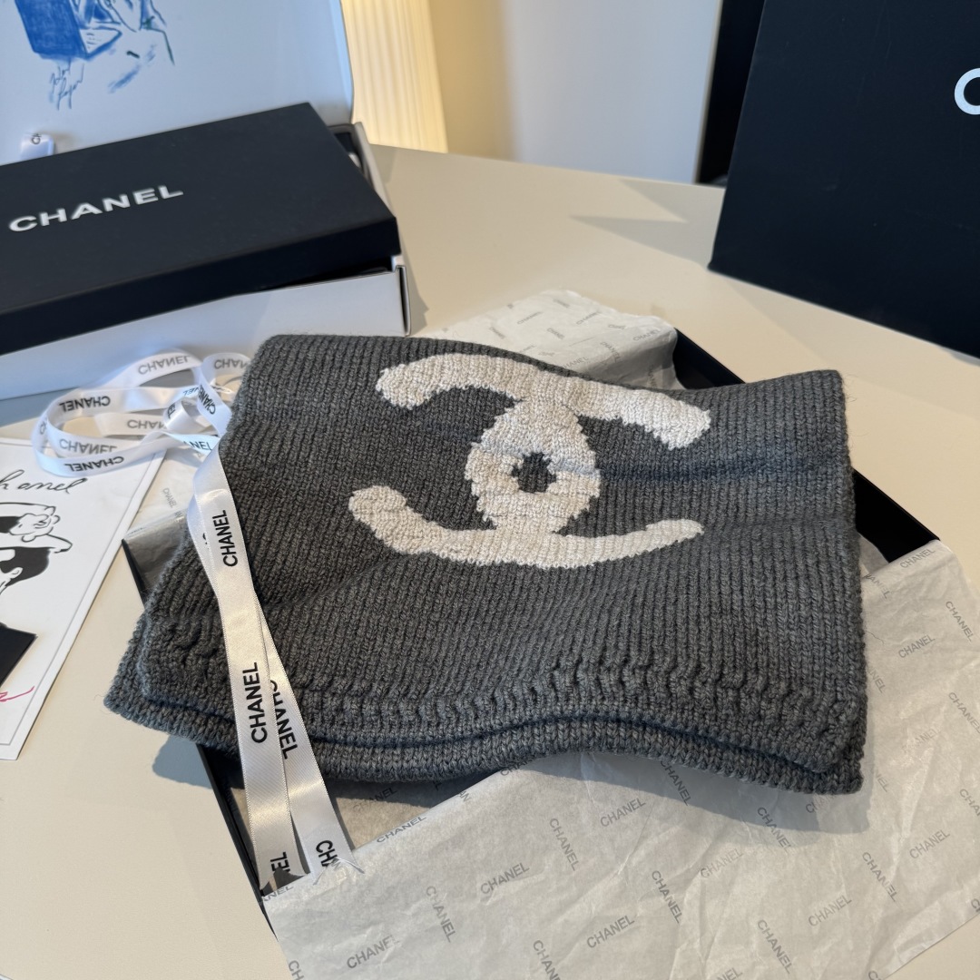 重磅推荐❗️CHA · 香奈儿秋冬新品 · 羊绒围巾❗️臻选上乘的山羊绒纤维，耗时耗力，再以清泉水浸泡涤