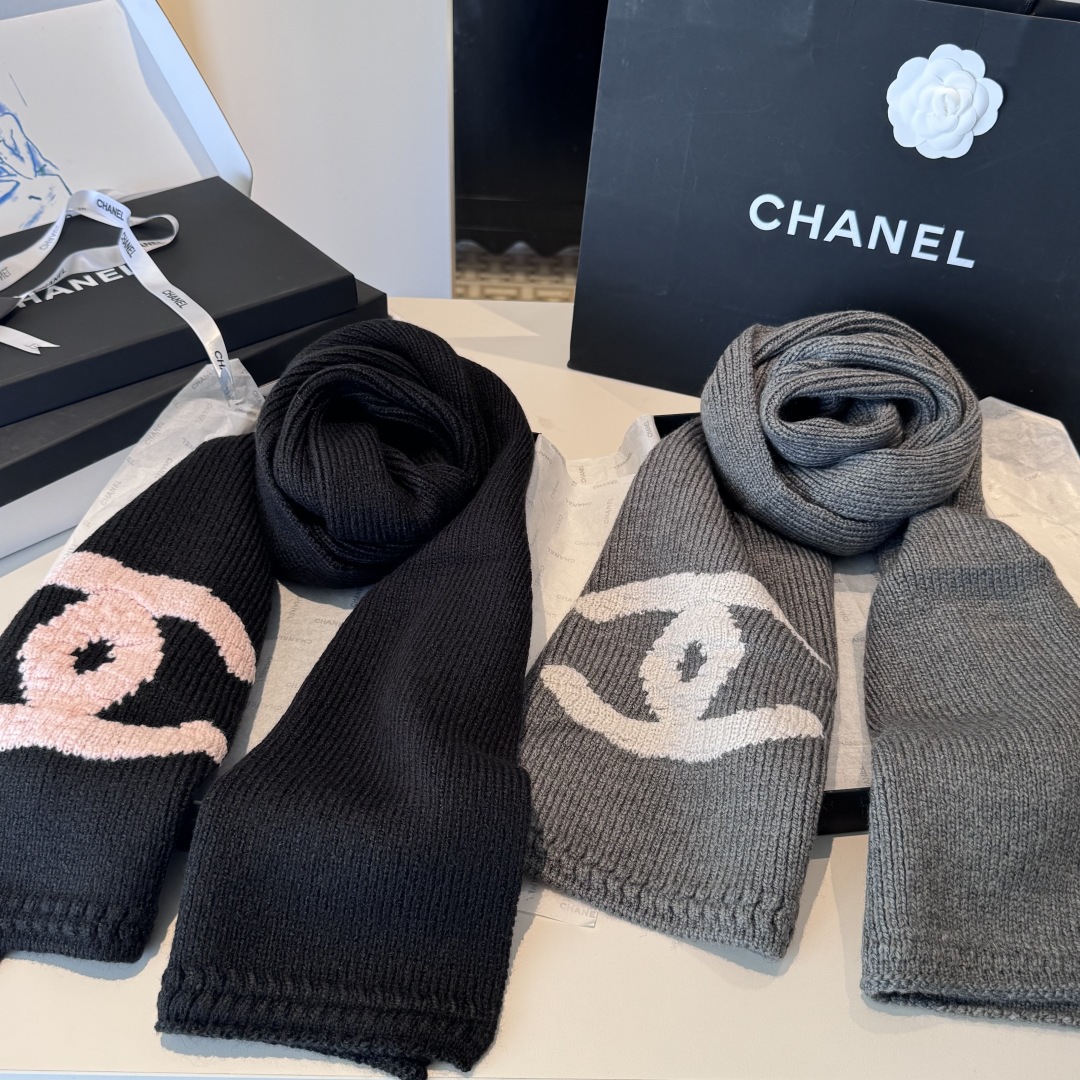 重磅推荐❗️CHA · 香奈儿秋冬新品 · 羊绒围巾❗️臻选上乘的山羊绒纤维，耗时耗力，再以清泉水浸泡涤
