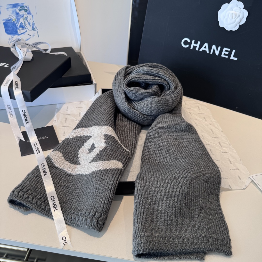 重磅推荐❗️CHA · 香奈儿秋冬新品 · 羊绒围巾❗️臻选上乘的山羊绒纤维，耗时耗力，再以清泉水浸泡涤
