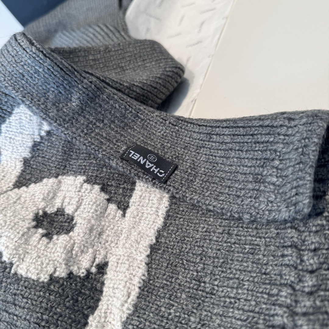 重磅推荐❗️CHA · 香奈儿秋冬新品 · 羊绒围巾❗️臻选上乘的山羊绒纤维，耗时耗力，再以清泉水浸泡涤