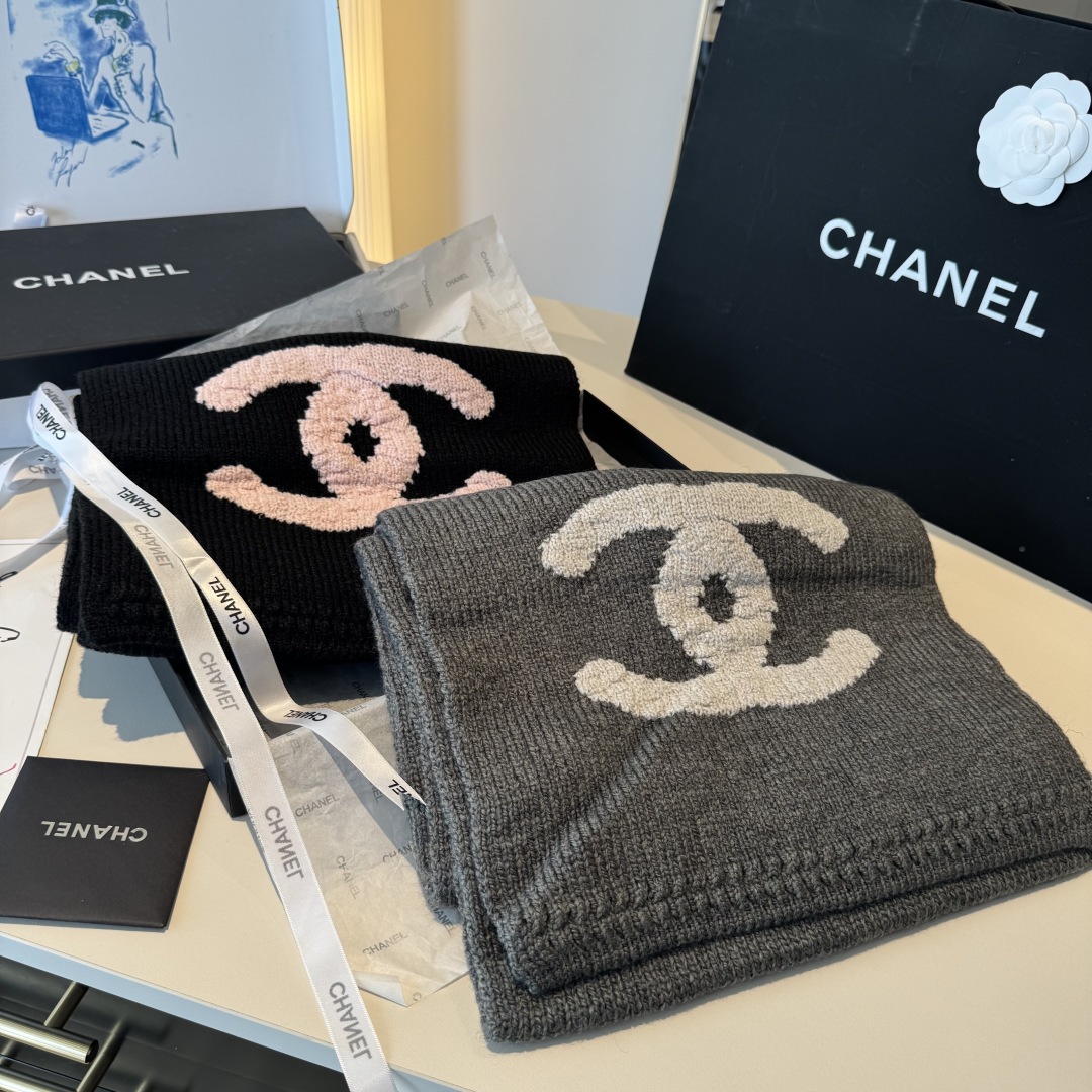 重磅推荐❗️CHA · 香奈儿秋冬新品 · 羊绒围巾❗️臻选上乘的山羊绒纤维，耗时耗力，再以清泉水浸泡涤