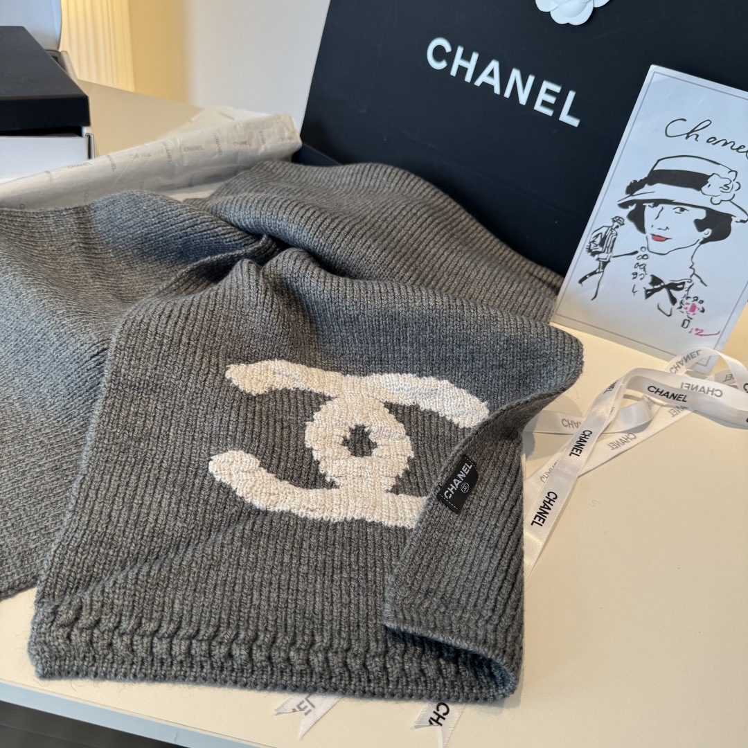 重磅推荐❗️CHA · 香奈儿秋冬新品 · 羊绒围巾❗️臻选上乘的山羊绒纤维，耗时耗力，再以清泉水浸泡涤