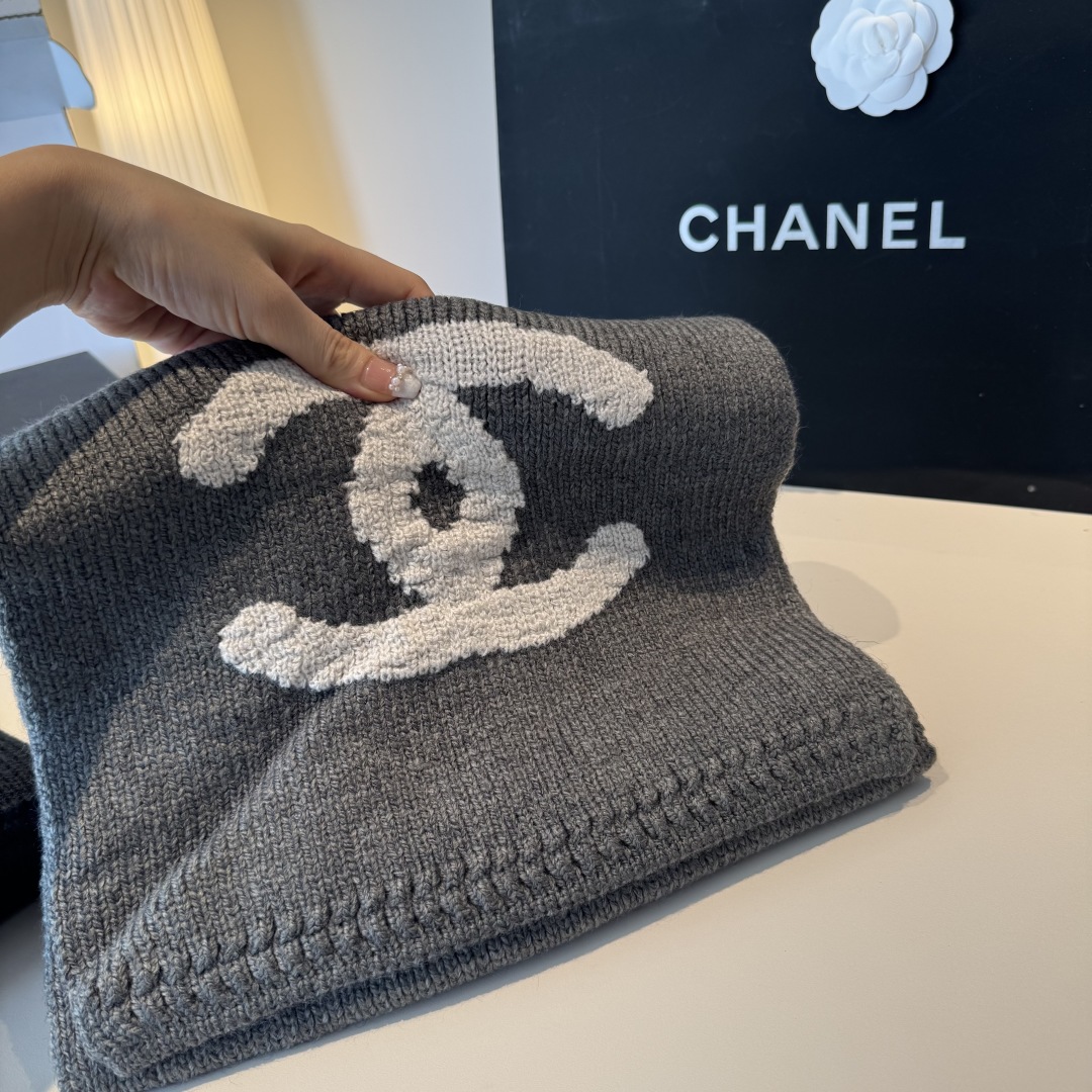 重磅推荐❗️CHA · 香奈儿秋冬新品 · 羊绒围巾❗️臻选上乘的山羊绒纤维，耗时耗力，再以清泉水浸泡涤