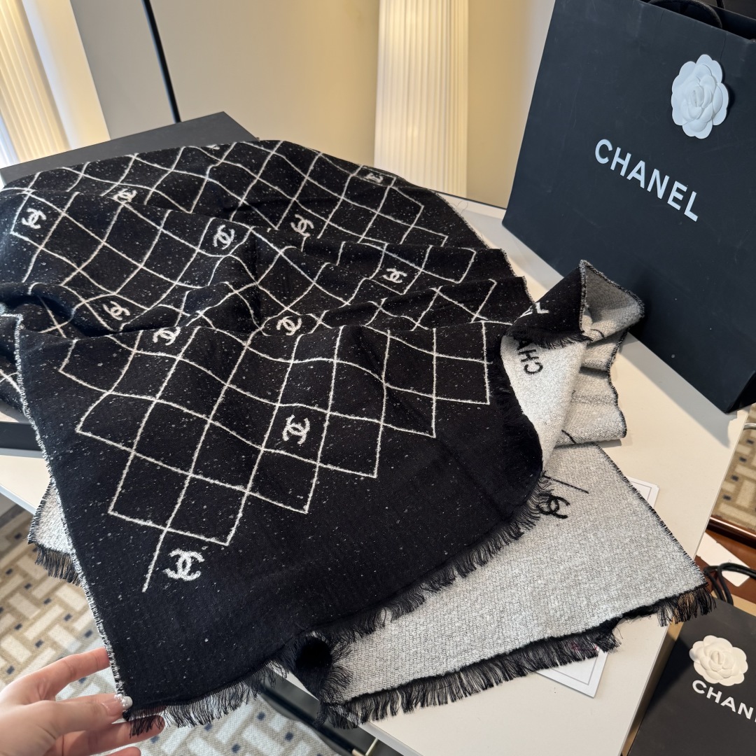 原单𝑪𝒉 菱格标志 45*200cm.100%山羊绒精选顶级山羊绒/绵羊毛/桑蚕丝，融合精湛工艺。触感细