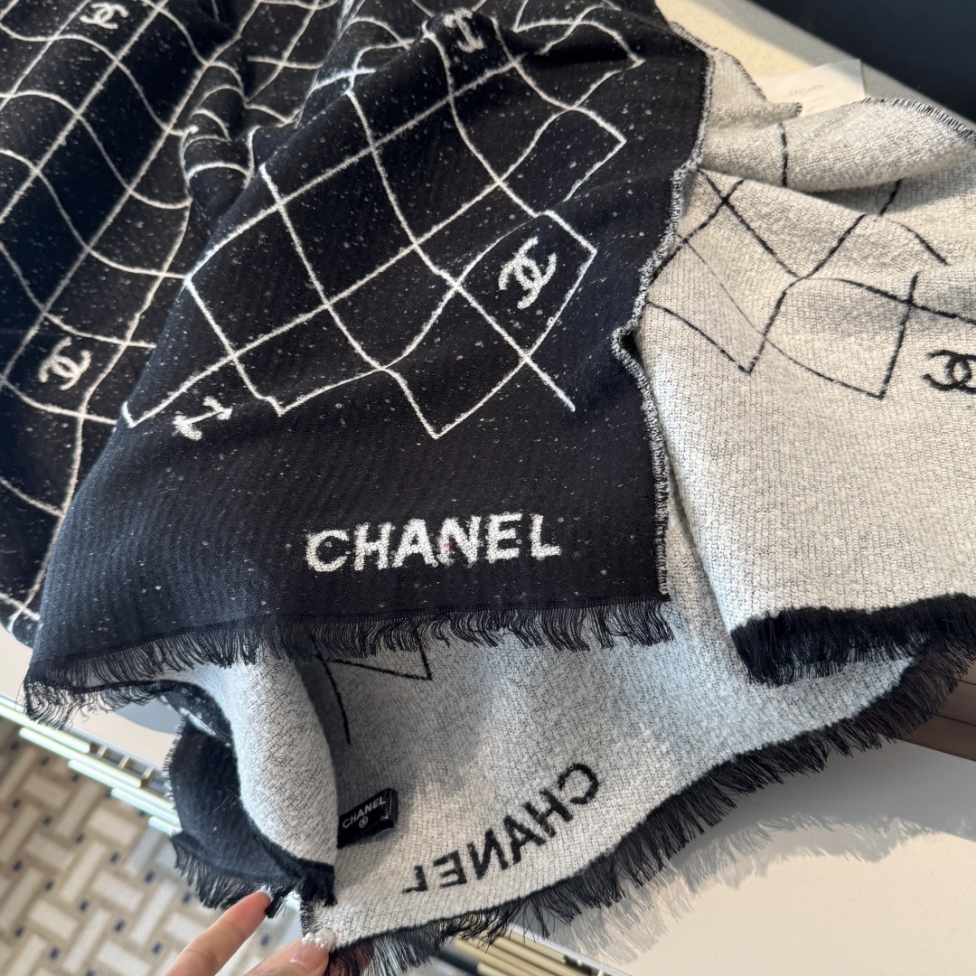 原单𝑪𝒉 菱格标志 45*200cm.100%山羊绒精选顶级山羊绒/绵羊毛/桑蚕丝，融合精湛工艺。触感细