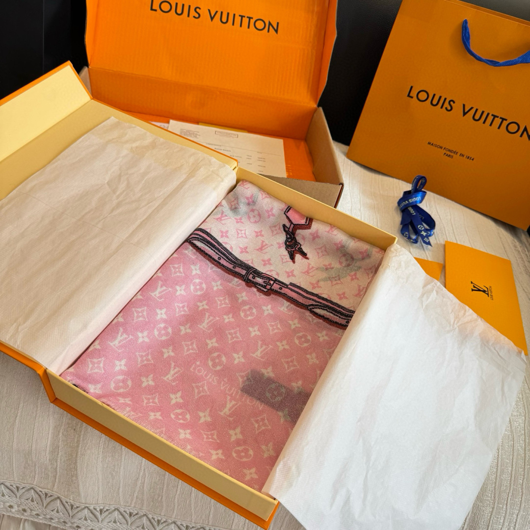 会发光发亮的围巾银丝羊绒长巾✨专柜同步‼️真心赞‼️驴家路易威登经典 Monogram 图案搭配彩色边框