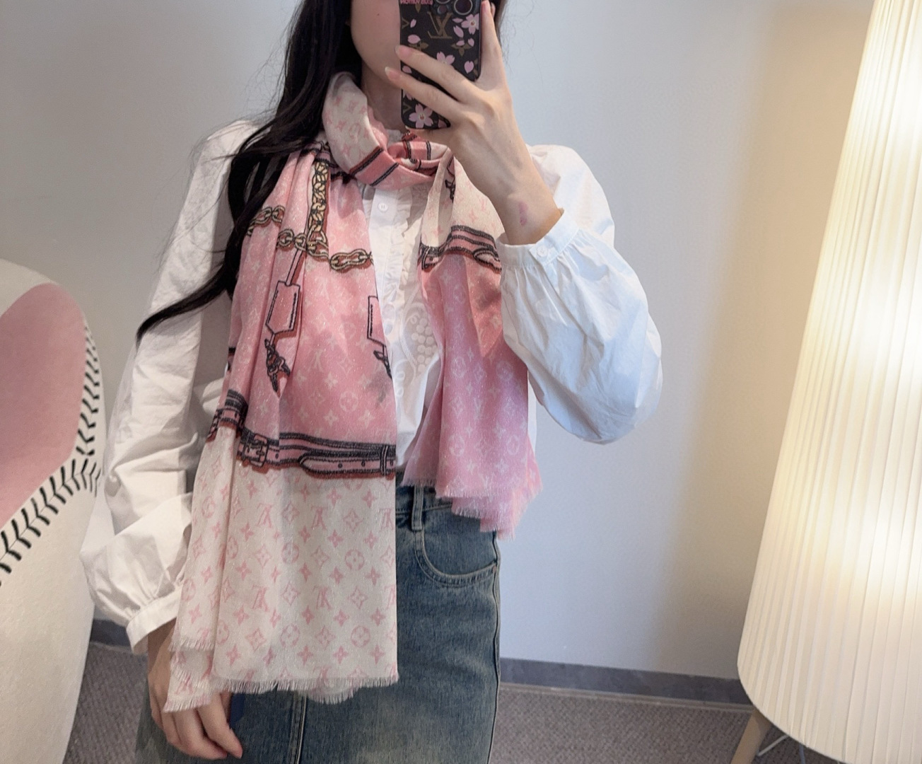 会发光发亮的围巾银丝羊绒长巾✨专柜同步‼️真心赞‼️驴家路易威登经典 Monogram 图案搭配彩色边框