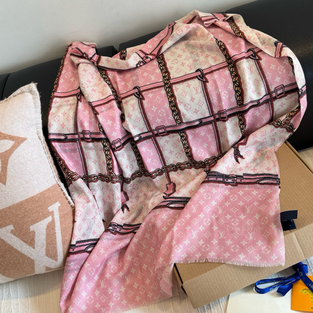 会发光发亮的围巾银丝羊绒长巾✨专柜同步‼️真心赞‼️驴家路易威登经典 Monogram 图案搭配彩色边框