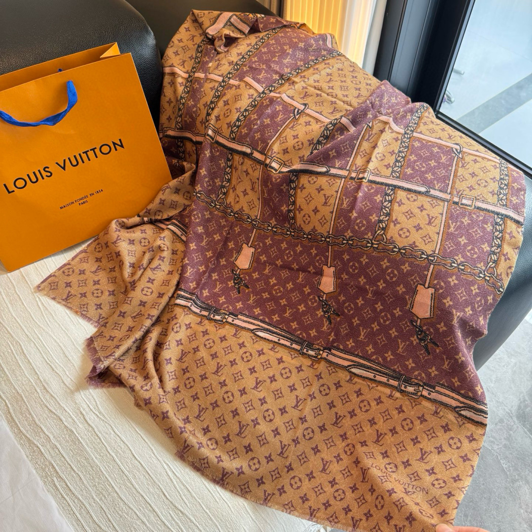 会发光发亮的围巾银丝羊绒长巾✨专柜同步‼️真心赞‼️驴家路易威登经典 Monogram 图案搭配彩色边框