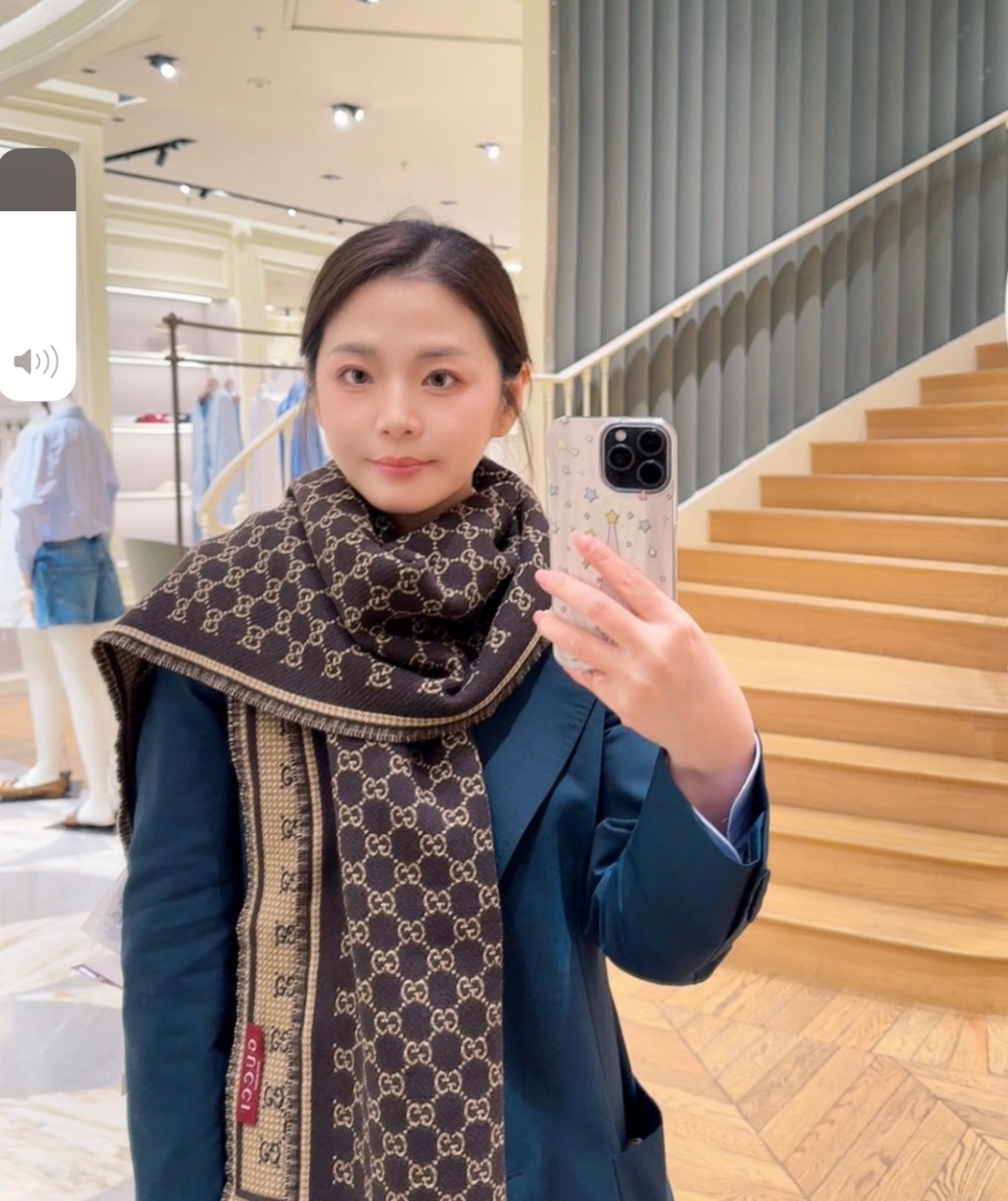 𝐆𝐆风格字母 180*47cm.100%羊毛 饰以经典的 GG 图案，该图案灵感源自最初的 Gucci 