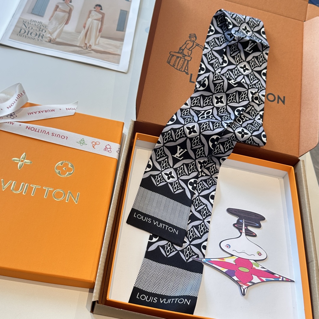 💰40 上新 tiwlly姐妹款[玫瑰][玫瑰]LV路易威登系列专柜束发带/飘带款！可当小围巾，绑头发，绑手袋，👩‍❤️‍💋‍👩👩‍❤️‍💋‍👩绑在手腕装饰！多功能随便你搭配！❤️❤️双面斜纹真丝！尺寸；8*120