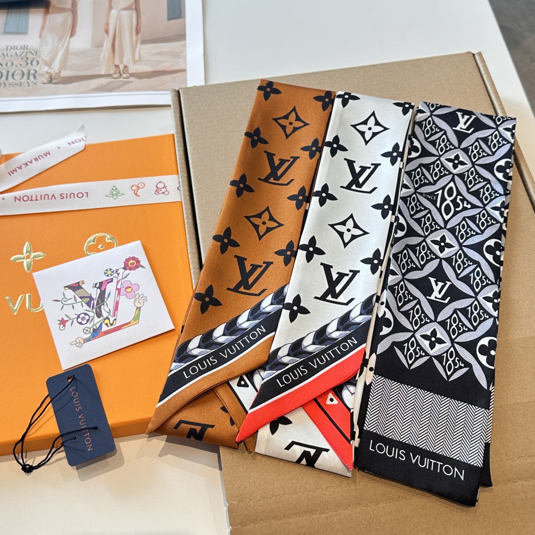 💰40 上新 tiwlly姐妹款[玫瑰][玫瑰]LV路易威登系列专柜束发带/飘带款！可当小围巾，绑头发，绑手袋，👩‍❤️‍💋‍👩👩‍❤️‍💋‍👩绑在手腕装饰！多功能随便你搭配！❤️❤️双面斜纹真丝！尺寸；8*120