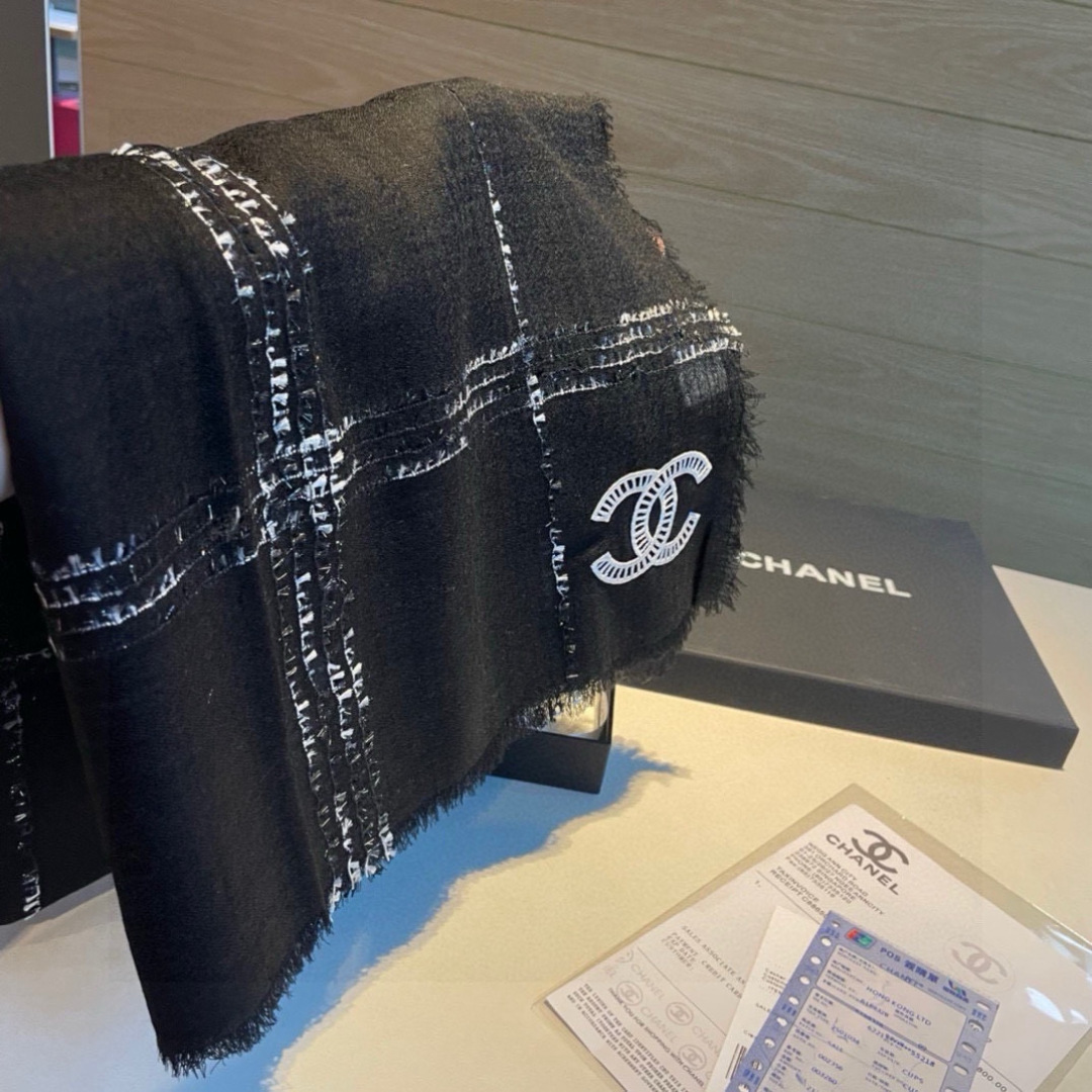 最新款香奈儿来啦来啦，无敌大爆款，绝对是市面上最高版本。手感超级柔软。牙刷纱全部订纺[嘴唇][嘴唇]‼️