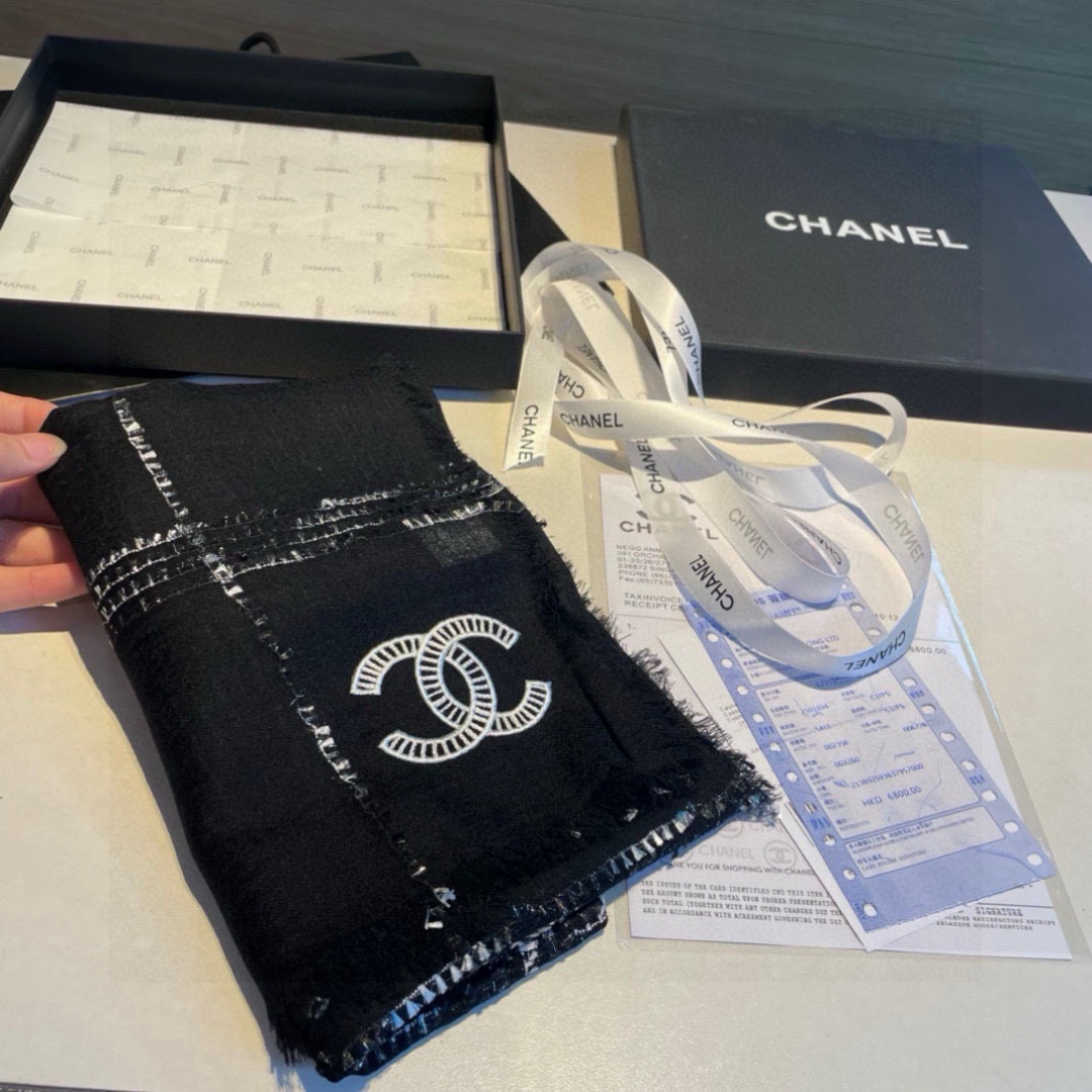 最新款香奈儿来啦来啦，无敌大爆款，绝对是市面上最高版本。手感超级柔软。牙刷纱全部订纺[嘴唇][嘴唇]‼️