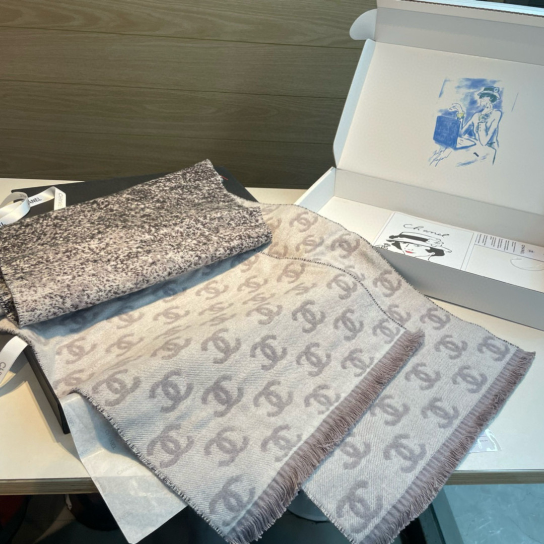 CC 24B『双C渐变围巾』双C Logo渐变围巾 双C渐变到纯色简单利落的同时又有设计感羊毛加羊绒的材