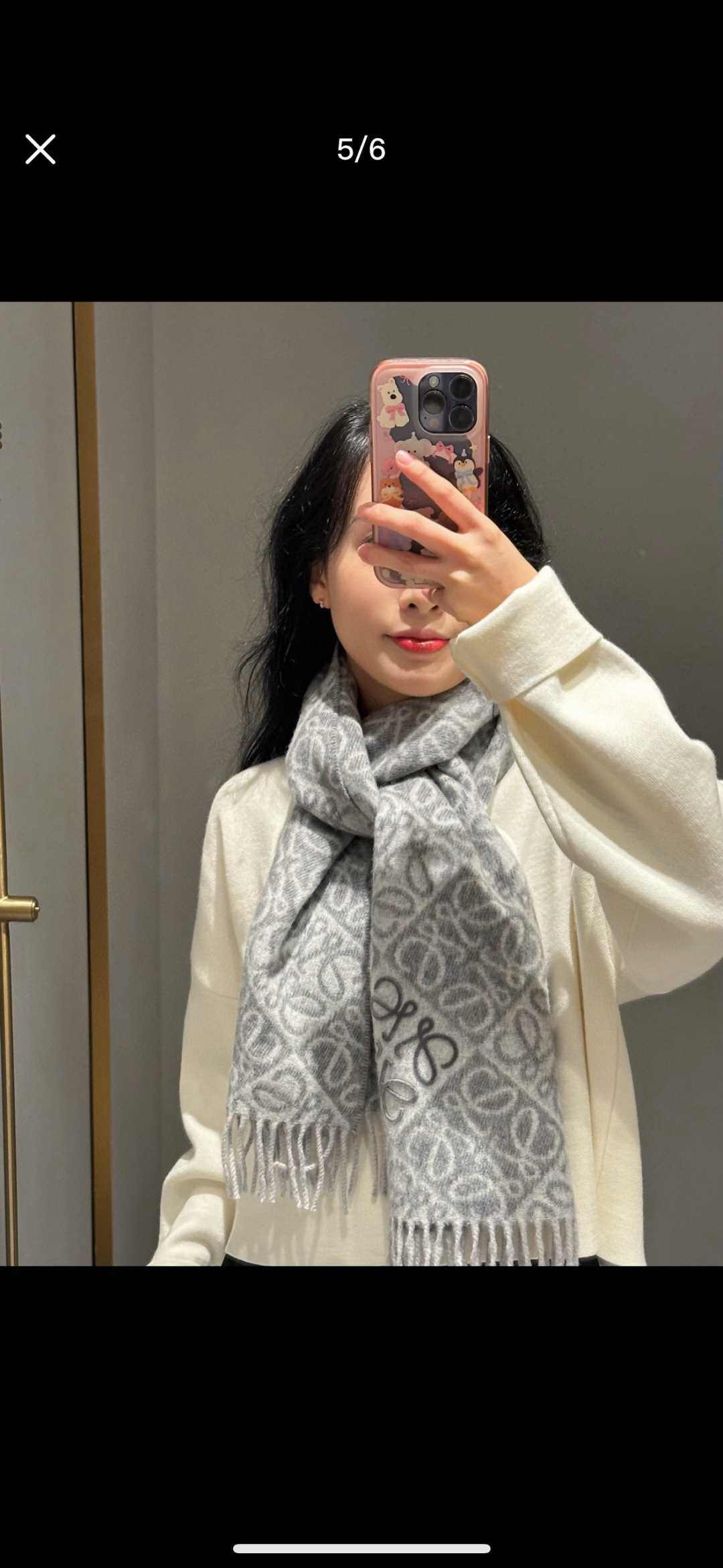 NO:581053,Loewe LOEWE2025 latest and hottest scarf, double-sided wool and cashmere scarf, embellished with two-color plaid Anagram jacquard pattern. This milk tea color scarf is known as the best out of stock, and the upper body effect is really incredible!  The counter version of the flocking label has arrived. High version scarf, high version scarf, loewe, loewe19860909罗意威LOEWE2025最新款最火围巾,双面羊毛和羊绒围巾,点缀双色格纹 Anagram 缇花图案.奶茶色此款围巾号称断货王,上身效果真是没话说！专柜对版的植绒标到货高版本围巾,高版本围巾,loewe,loewe,scarf