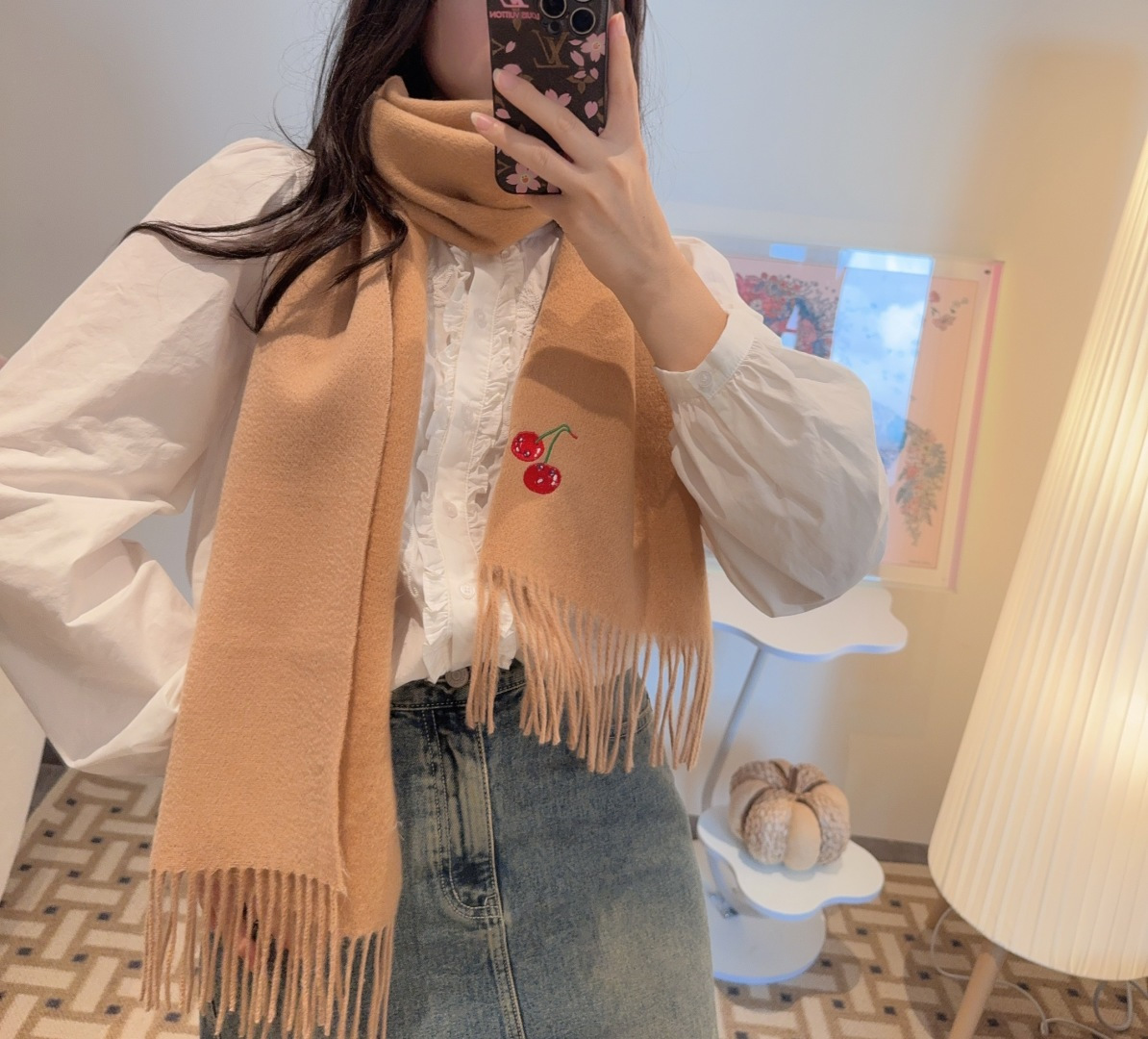 NO:574529,The cherry scarf is crazy beautiful, so stylish and charming, a very elegant and fashionable autumn and winter item!  I really like it, it’s a very classic men’s design. The men’s items are small but refined, and the feel is really amazing. The effect on the upper body is really good, no matter how you wear it, it looks good!  !  This style is really worth buying with your eyes closed, and it can be easily worn by any age group!  !  !  30*180cm high version scarf, high version scarf19860909樱桃围巾好看的要疯掉了,太有型太有魅力了非常斯文时尚的秋冬单品！真的很喜欢,非常Classical的男款设计.男人的东西少而精手感真的绝了上身效果真的随便怎么围都好看！！这种款式真的闭着眼买,任何年龄层都轻松驾驭！！！30*180cm高版本围巾,高版本围巾,scarf