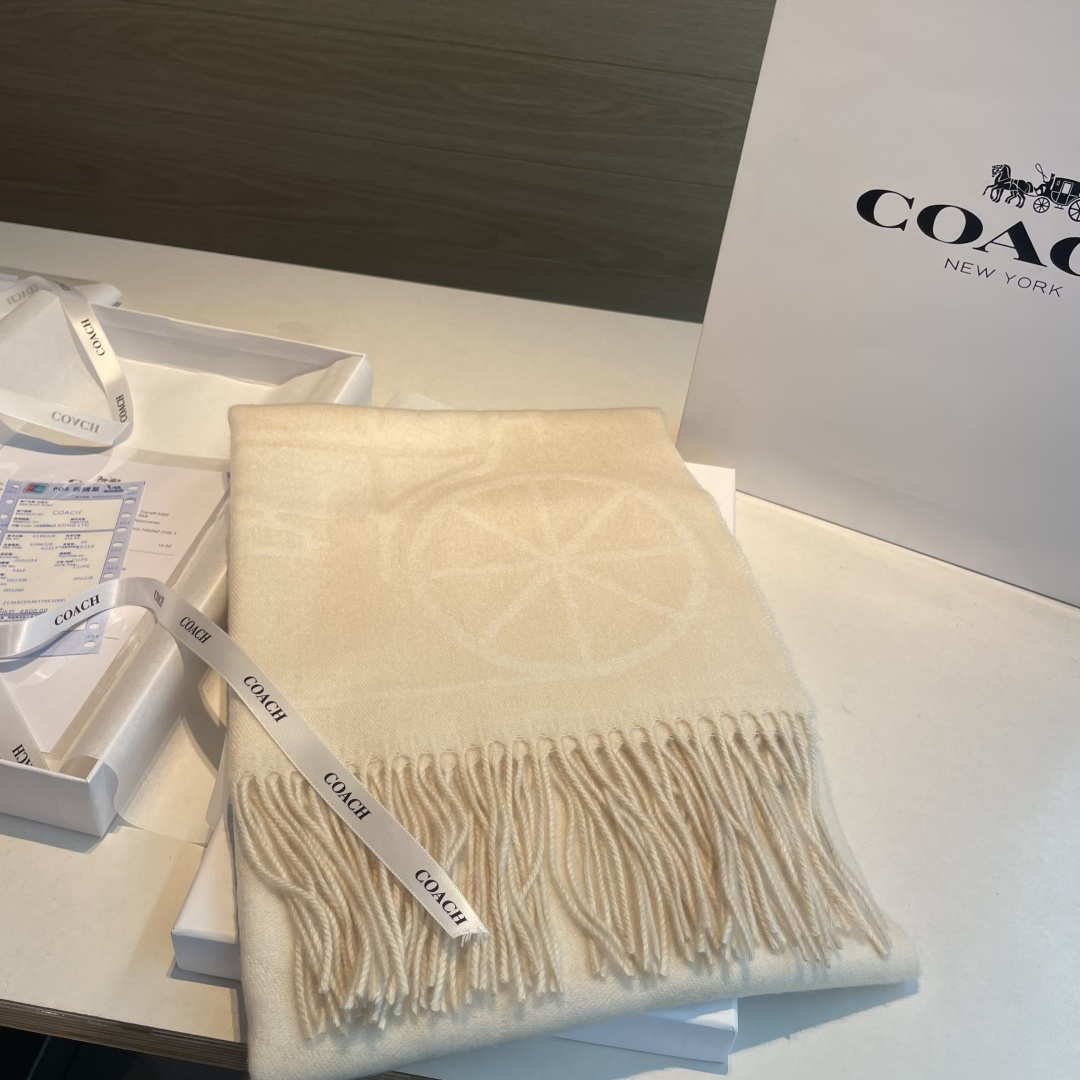 混绒，蔻驰 2025年新款到！Coach爆款！披肩也太好看了吧！不仅有颜值还有品质，手感超级软糯和舒服，