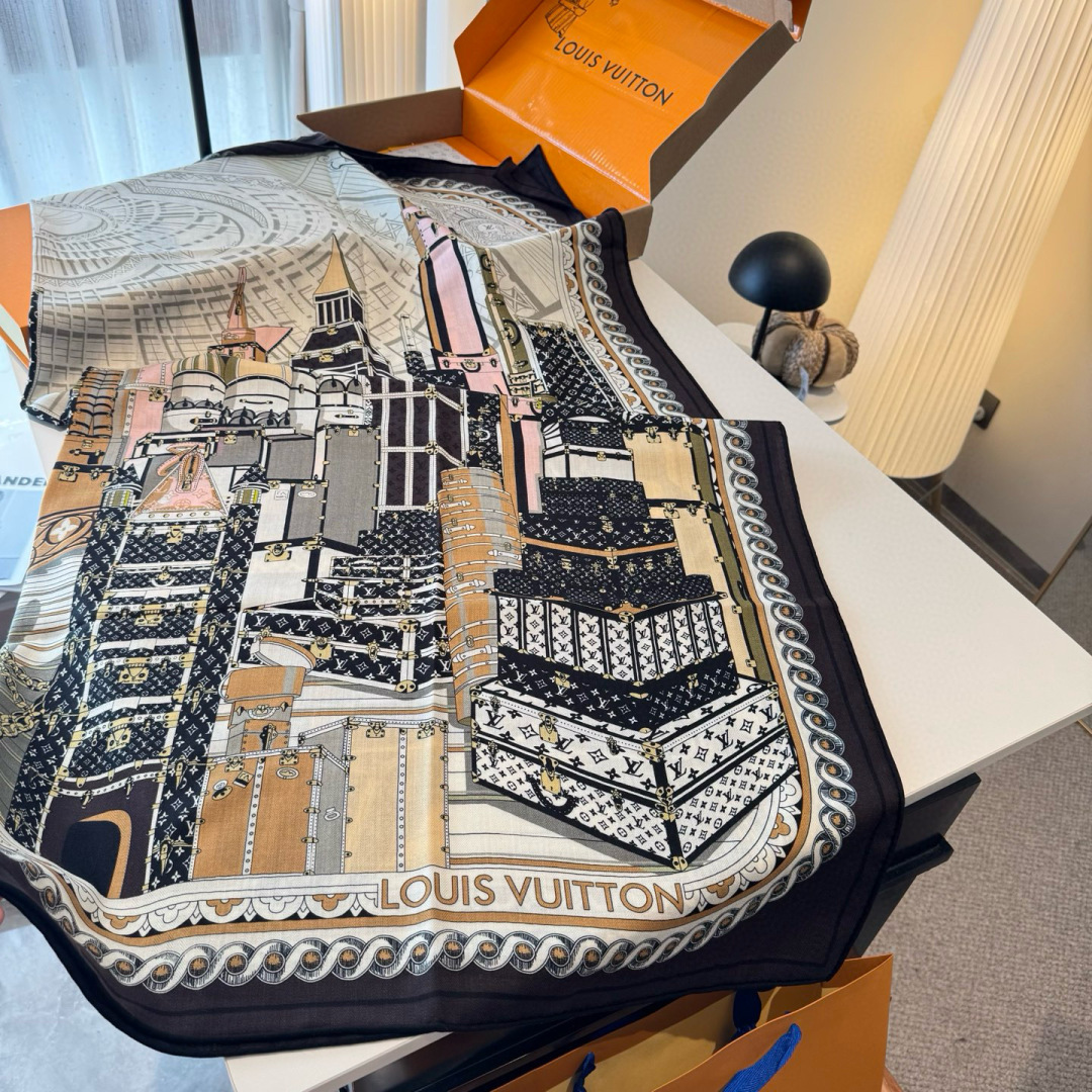 ❄【双面同色】原单Lv140cm丝绒方本款方巾，丝印工艺刻画丰富细节，描绘 Monogram 薇薇安之家